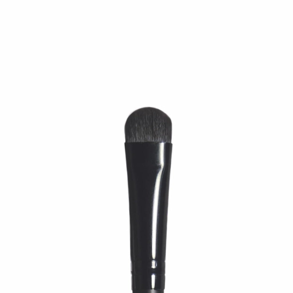 e.l.f. Eyeshadow C Brush. Curved Eyeshadow Brush For Blending & Diffusing. Helps Create The Perfect Smoky Eye. Vegan & Cruelty-Free